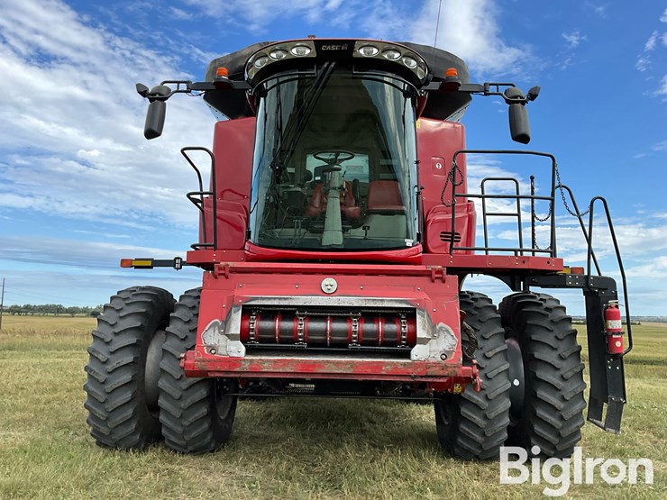 2013-case-8230-afs-2wd-combine-image-2