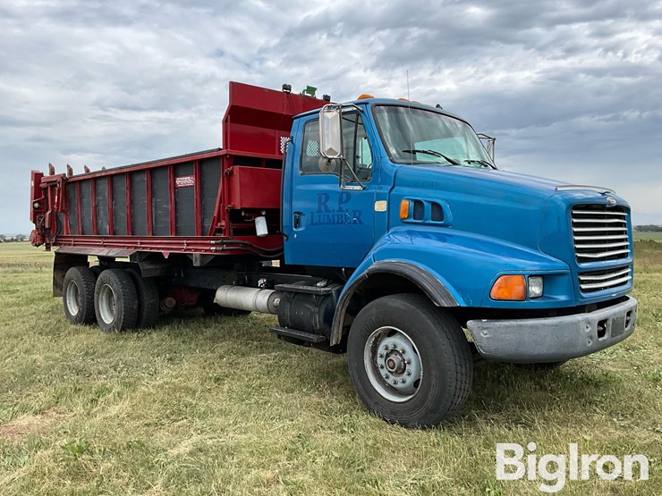 2000-sterling-l9500-t/a-manure-spreader-truck-w/spread-all-box-image-3