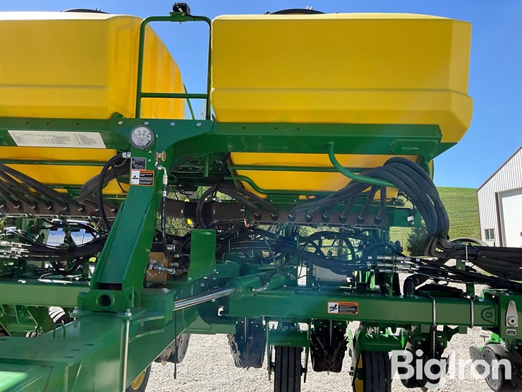 2022-john-deere-1775nt-maxemerge-5-ccs-16r30”-planter-image-10