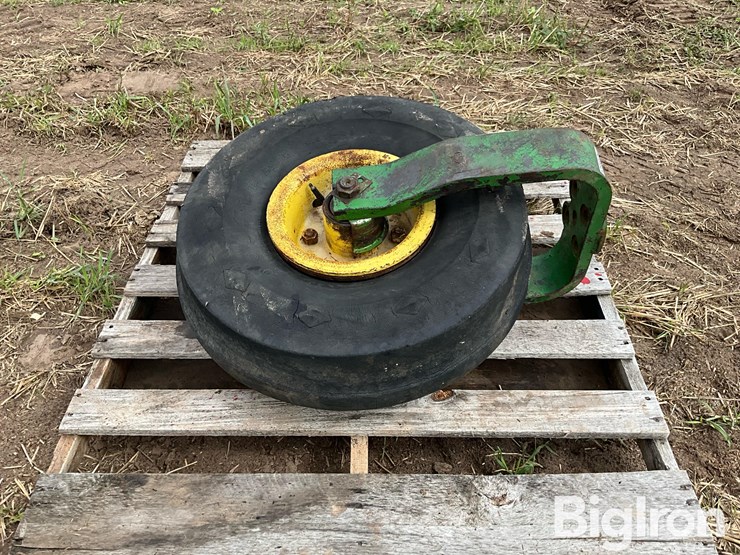 john-deere-2-cyl-tractor-single-front-wheel-assembly-image-2
