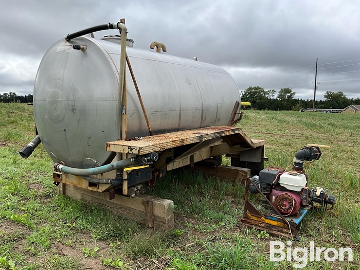 progress-1600-gal-stainless-steel-fertilizer-nurse-tank-on-truck-body-image-1
