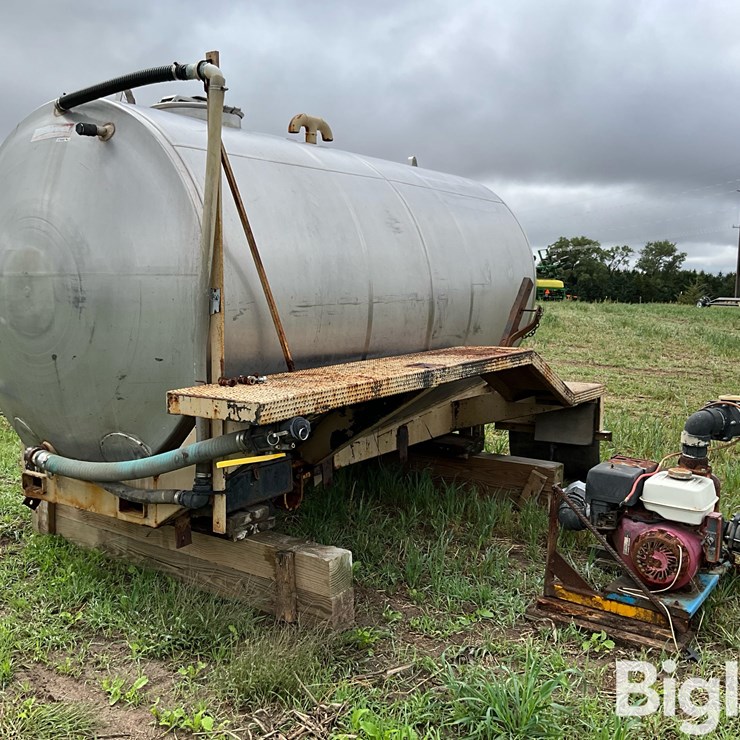 Progress 1600-Gal Stainless Steel Fertilizer Nurse Tank On Truck Body