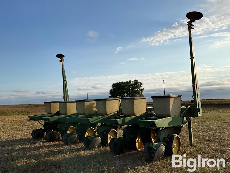 john-deere-7100-6r30”-3-pt-planter-image-5