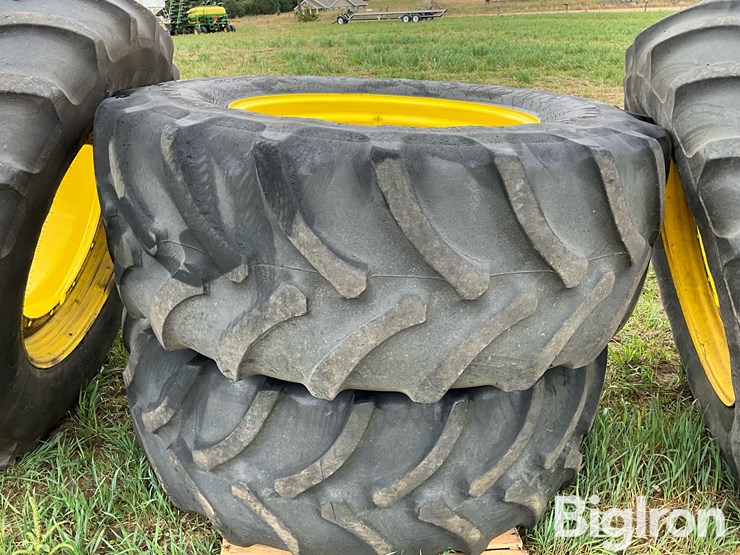 firestone-710/70r42-sprayer-flotation-tires-on-jd/titan-rims-image-19