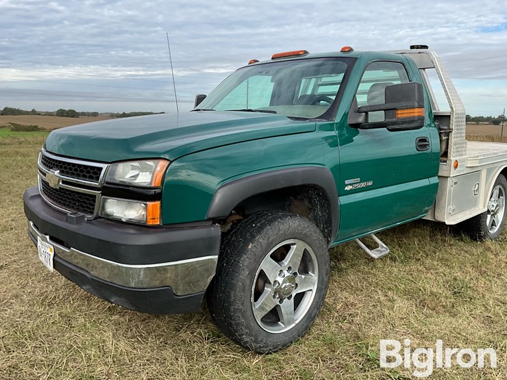 2006-chevrolet-silverado-2500hd-4x4-diesel-pickup-w/flatbed-image-9