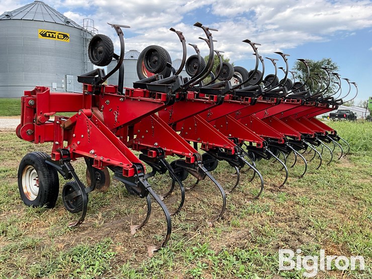 case-1820-16r30”-3-pt-row-crop-cultivator-image-7