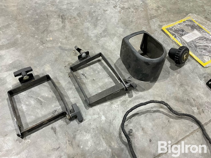 john-deere-autotrac-universal-200-steering-kit-image-9
