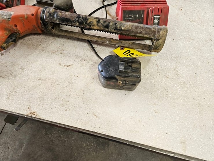 #9239-•-milwaukee-14.4v-cordless-caulk-guns-image-5