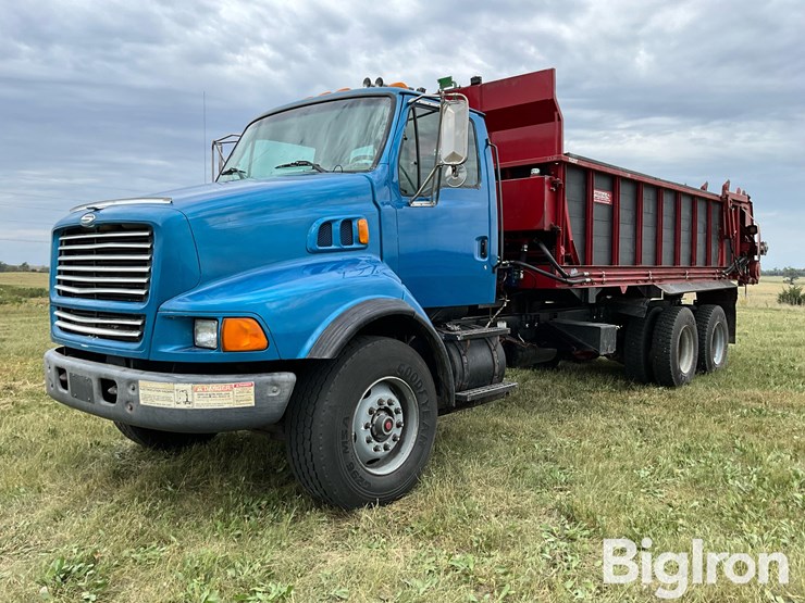 2000-sterling-l9500-t/a-manure-spreader-truck-w/spread-all-box-image-1
