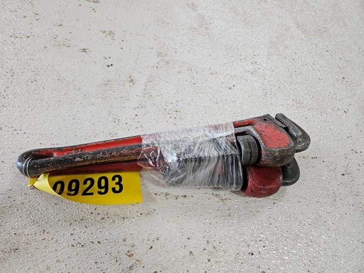 #9293-•-(2)-14"-pipe-wrenches-image-4