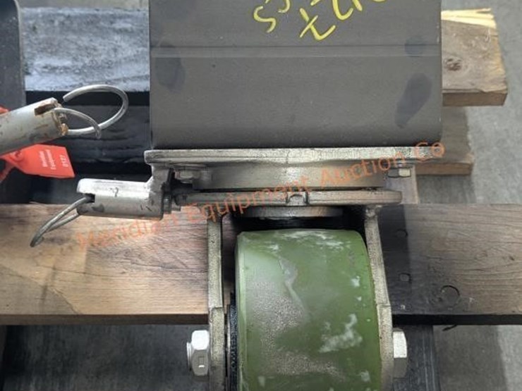 6"-hd-albion-caster-wheels-w/-sb-container-locks-image-7