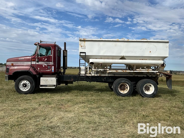 2001-international-5600i-t/a-fertilizer-tender-truck-image-8