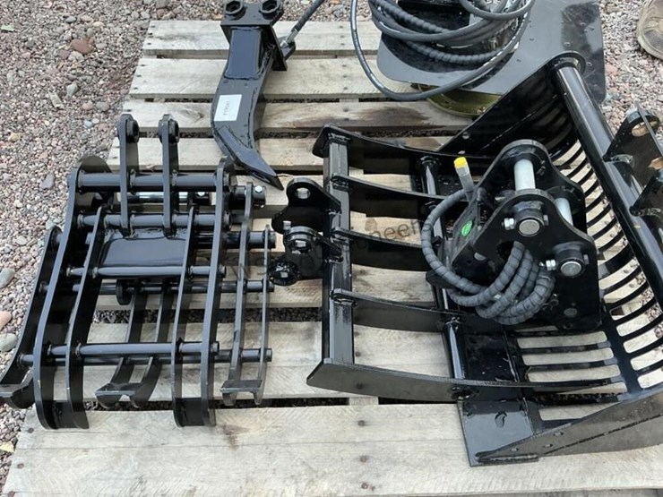 mini-excavator-attachments-image-4