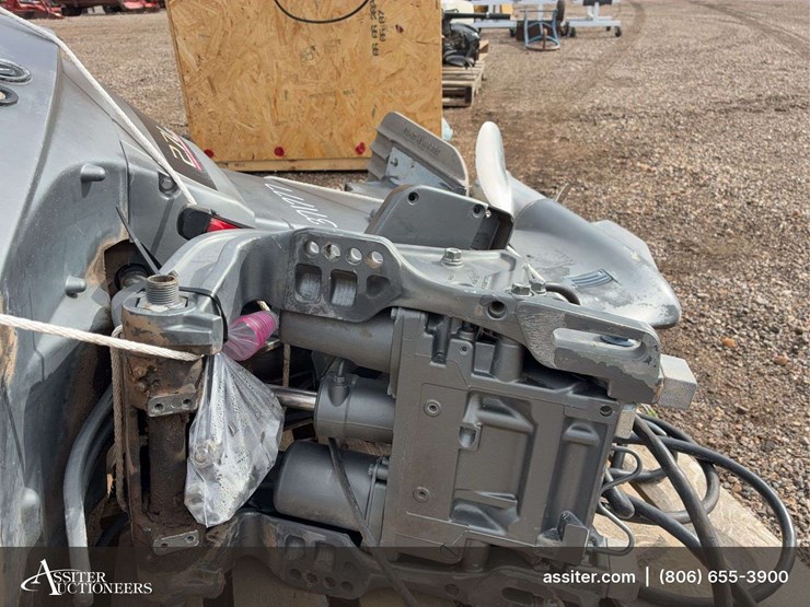 1995-200hp-suzuki-outboard-motor-image-6