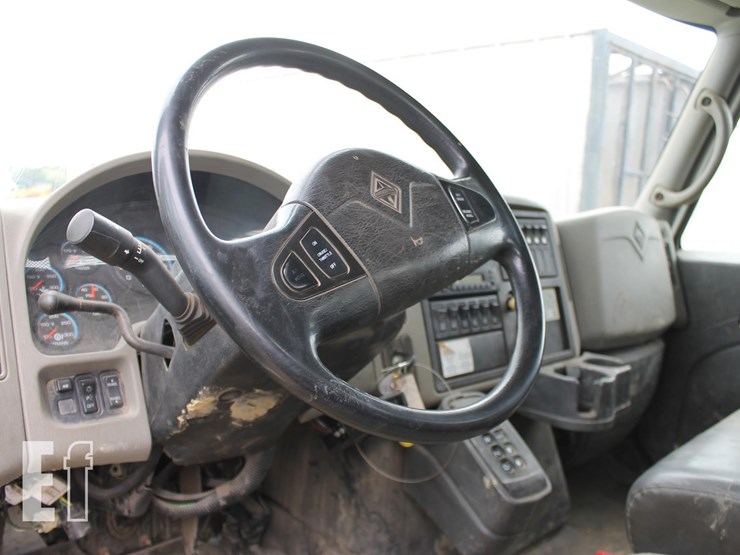 2009-international-digger-truck-10308-image-14