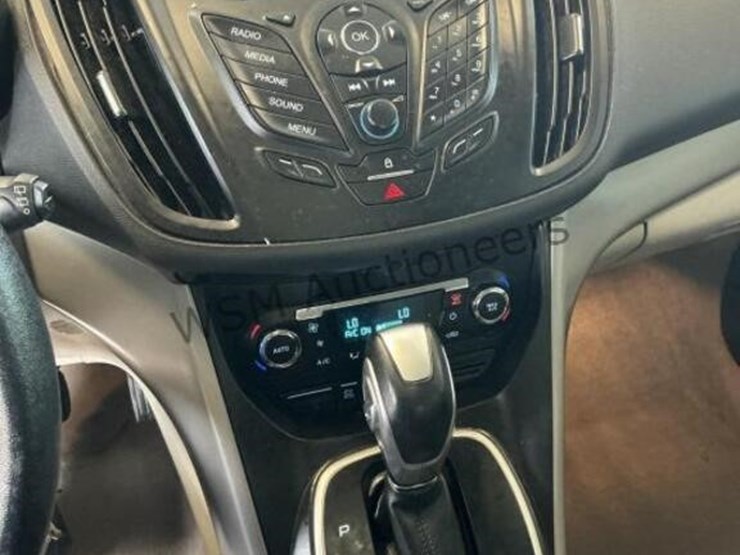 2016-ford-c-max-hybrid-wagon-image-19
