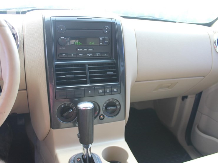 2006-ford-explorer-xlt-image-9