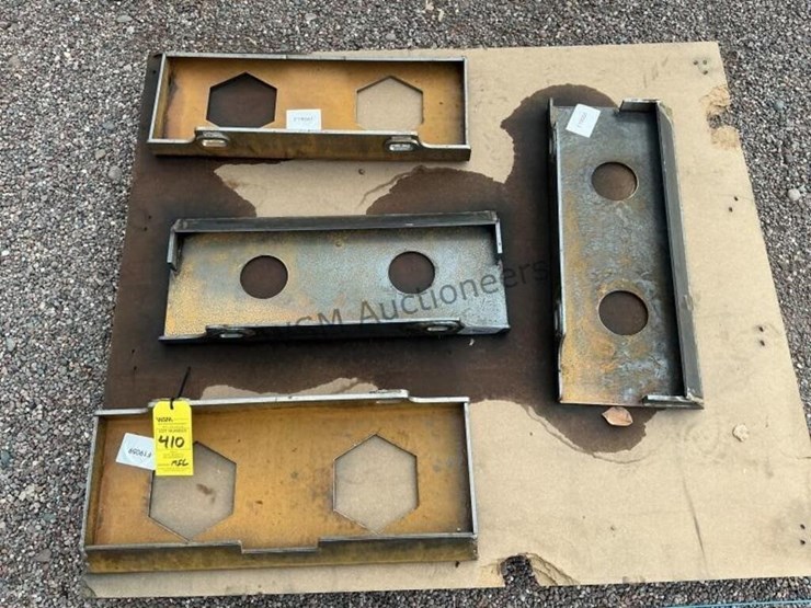 (3)-stand-up-skid-steer-mounting-plates-image-3