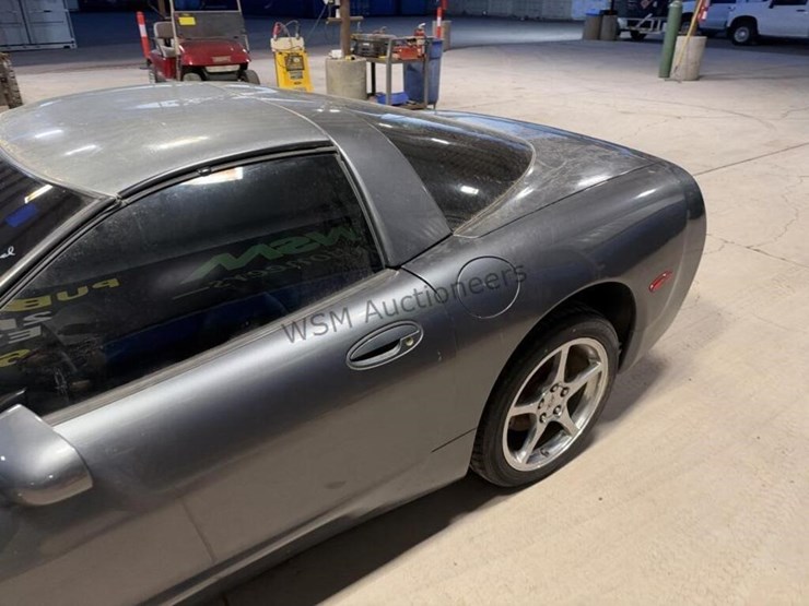 2004-chevrolet-corvette-coupe-image-5