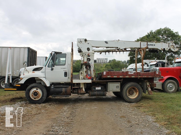 2009-international-digger-truck-10308-image-2