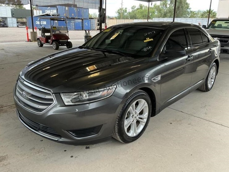 2017-ford-taurus-sdn-image-4