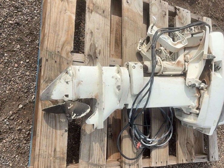 1977-25hp-johnson-boat-motor-image-1