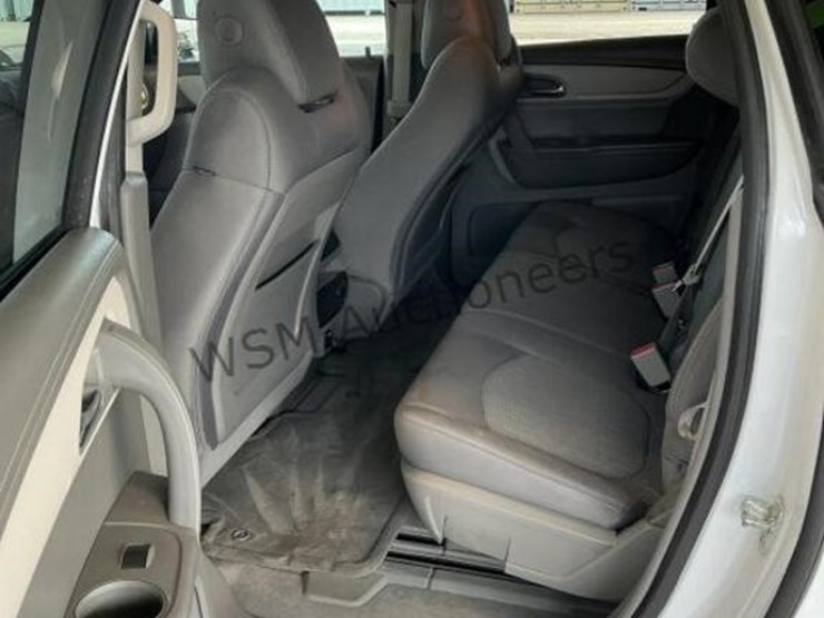 2016-chevrolet-traverse-suv-image-24
