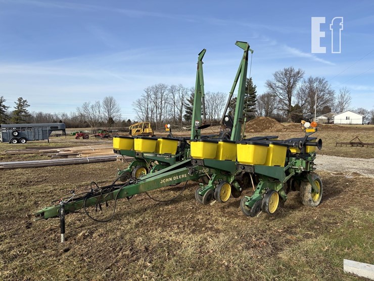 john-deere-7200-corn-planter-8071-image-1