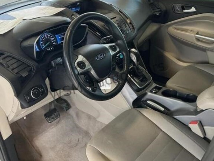 2016-ford-c-max-hybrid-wagon-image-22