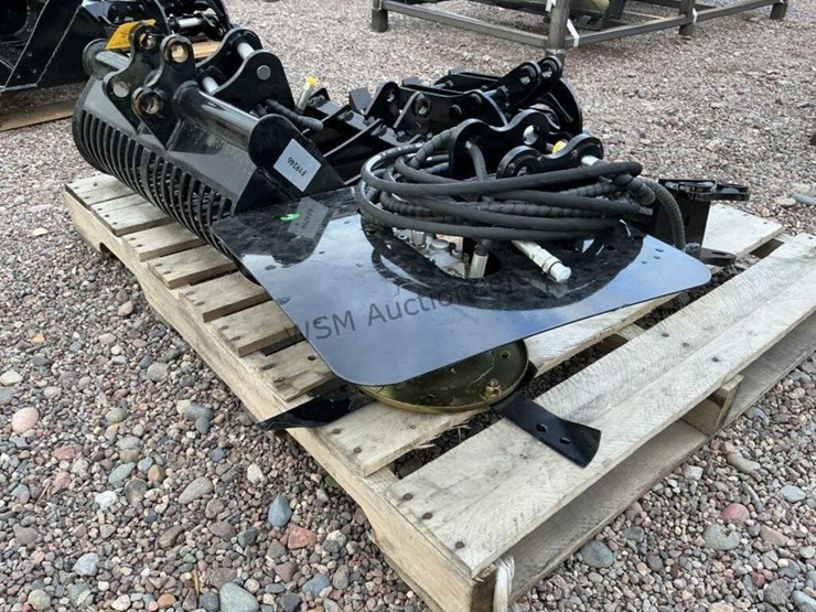 mini-excavator-attachments-image-3