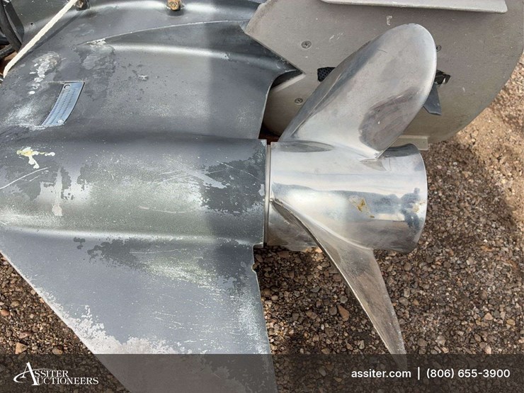 1995-200hp-suzuki-outboard-motor-image-11