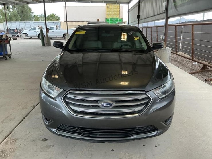 2017-ford-taurus-sdn-image-3