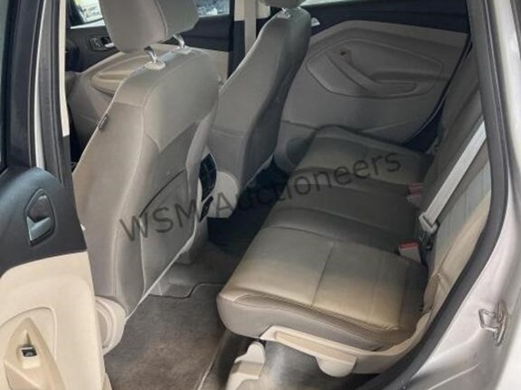 2016-ford-c-max-hybrid-wagon-image-24