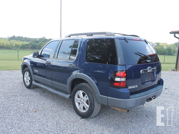 2006-ford-explorer-xlt-image-3