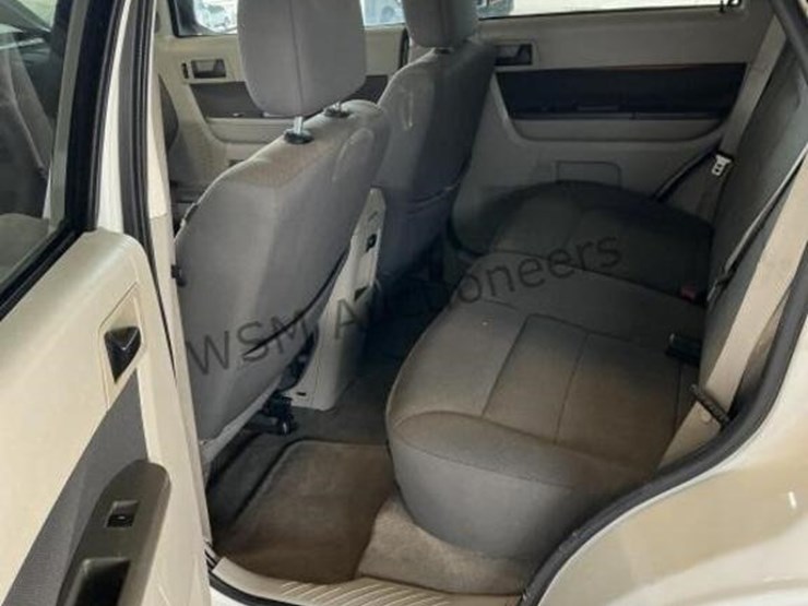 2009-ford-escape-suv-image-24