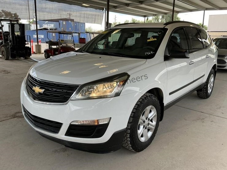 2016-chevrolet-traverse-suv-image-4