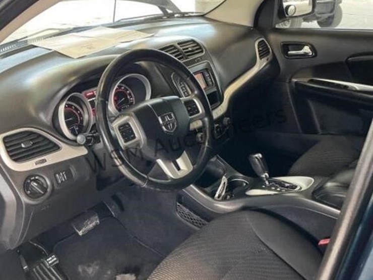 2015-dodge-journey-suv-image-23