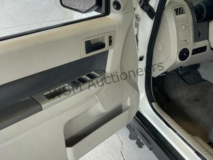 2009-ford-escape-suv-image-23
