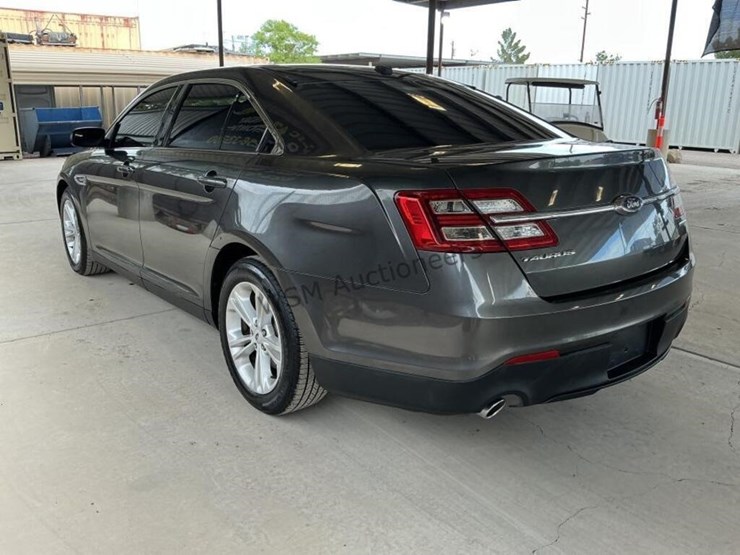 2017-ford-taurus-sdn-image-5