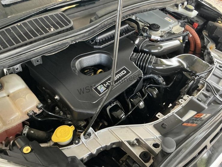 2016-ford-c-max-hybrid-wagon-image-12