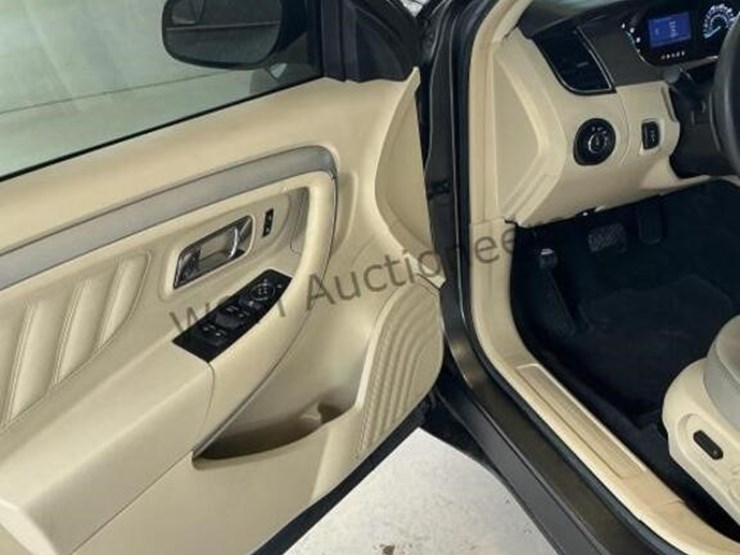 2017-ford-taurus-sdn-image-22