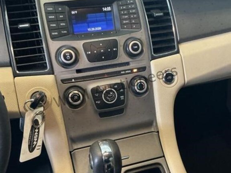 2017-ford-taurus-sdn-image-18