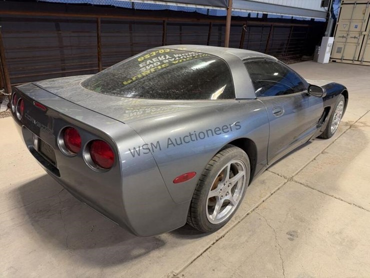 2004-chevrolet-corvette-coupe-image-8