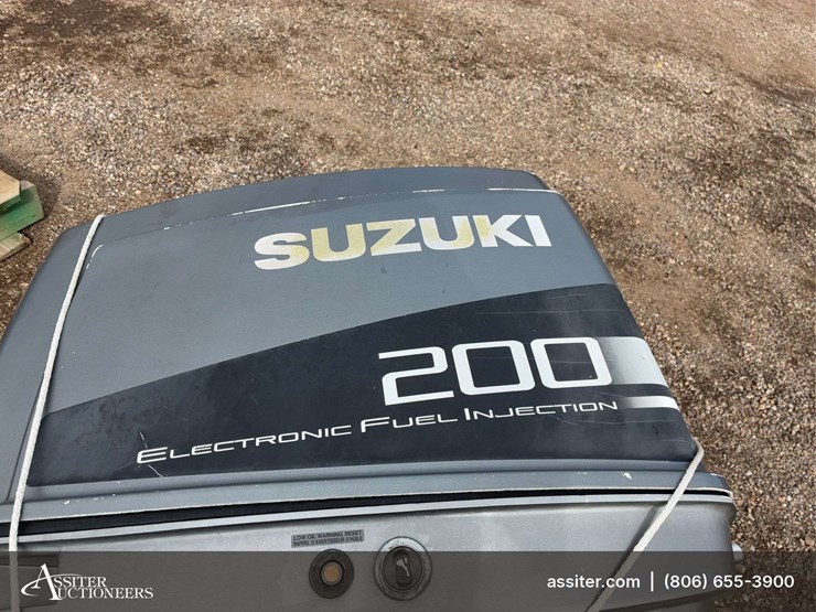 1995-200hp-suzuki-outboard-motor-image-2