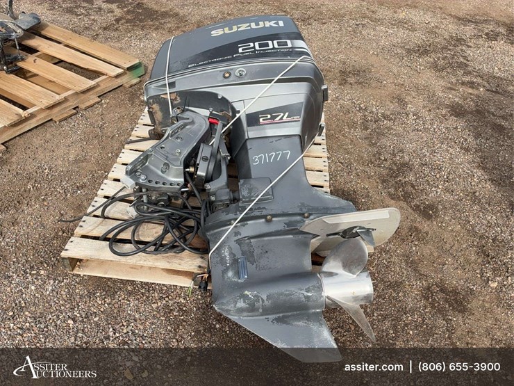 1995-200hp-suzuki-outboard-motor-image-1