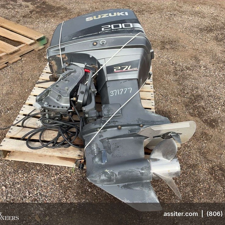1995 200HP Suzuki Outboard Motor
