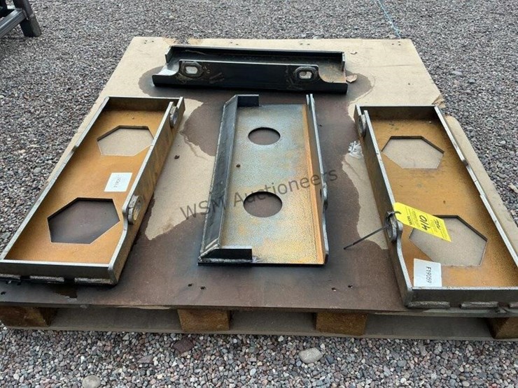 (3)-stand-up-skid-steer-mounting-plates-image-4