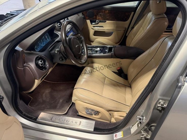 2012-jaguar-xjl-portfolio-sdn-image-24