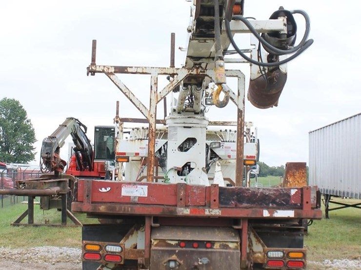 2009-international-digger-truck-10308-image-3