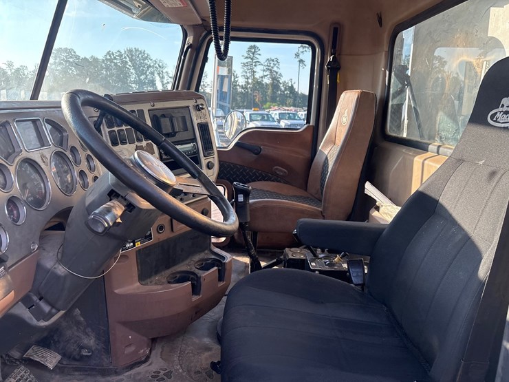 #35843-•-2012-mack-gu713-quad-axle-dump-truck-image-13